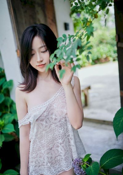 三男一女吃奶添下面视频_国产剧完整版观看