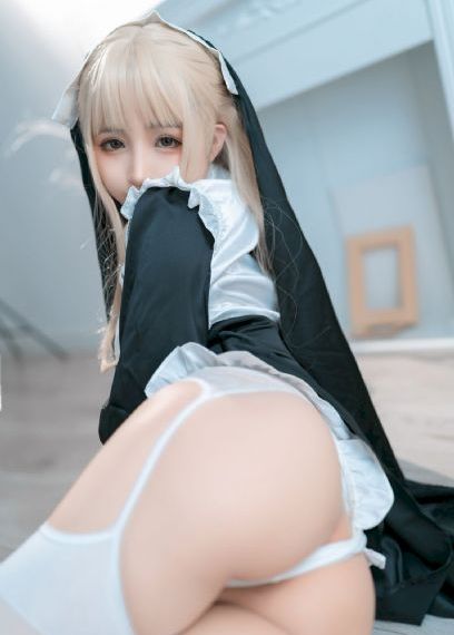 隔着衣服轻揉她的胸_720电影全集观看